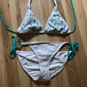 Cute bikini. Top is medium bottoms are small.